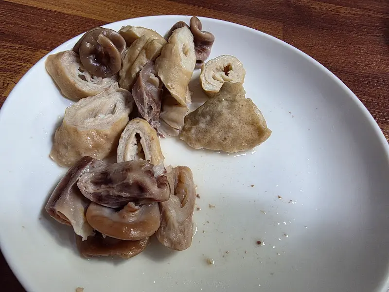 윤기가 흐르는 쫄깃한 돼지 내장