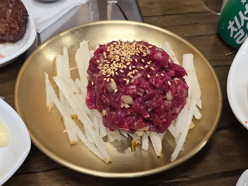 고소함이 가득한 육회