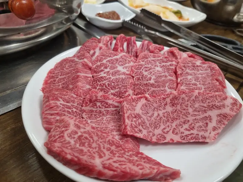 소고기, 쌈장, 그리고 마늘의 조화