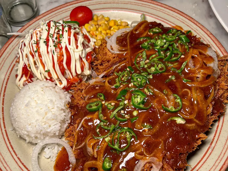 스파이시 돈까스의 강렬한 비주얼