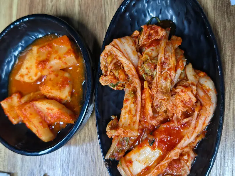 칼국수와 환상 궁합을 자랑하는 김치