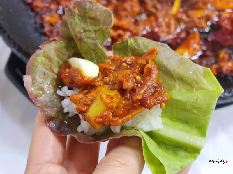 쌈에 싸 먹는 두루치기