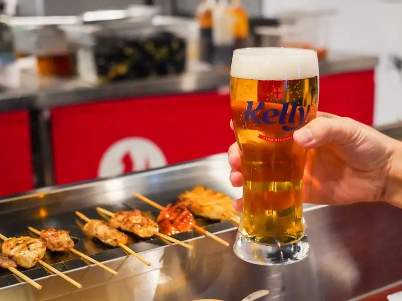 시원한 기린 생맥주와 꼬치의 환상적인 조합