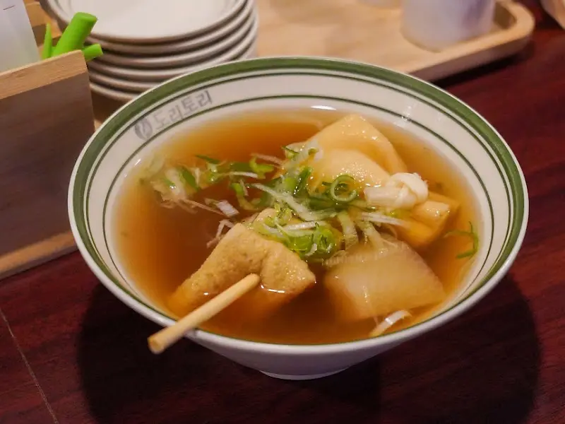 따끈한 국물이 일품인 우동