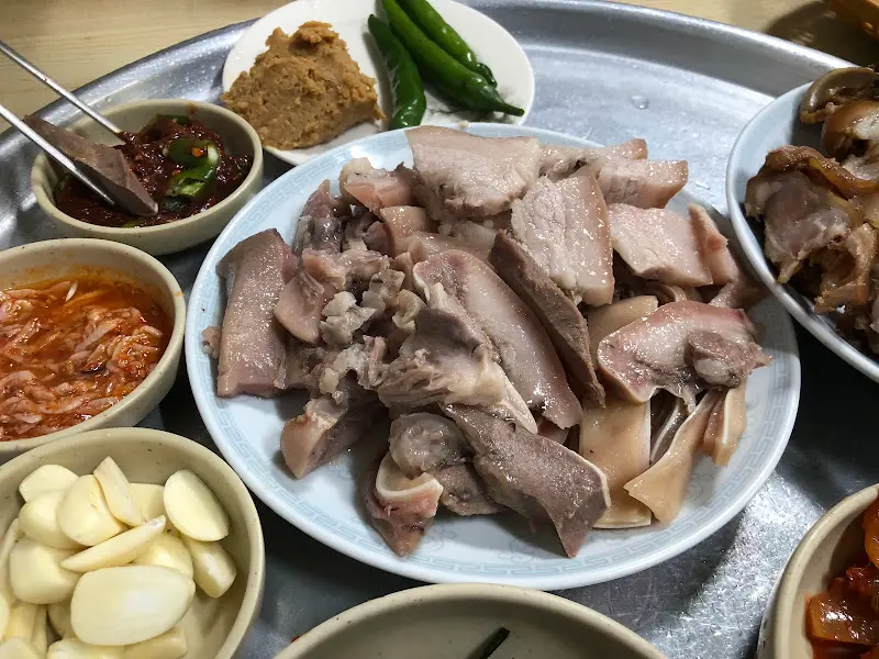 태평음식점 돼지머리고기
