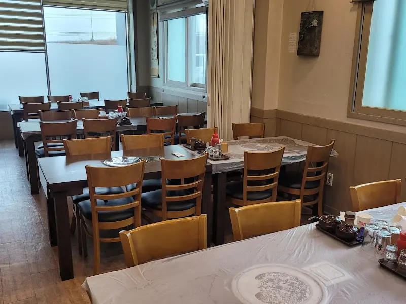 하림보신삼계탕 내부 테이블