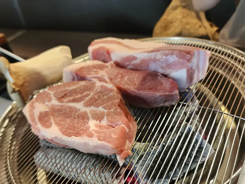 맛있게 구워진 돼지고기