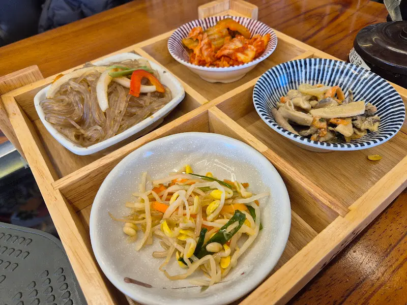 다양한 밑반찬들