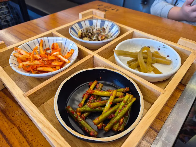 정갈하게 담긴 밑반찬