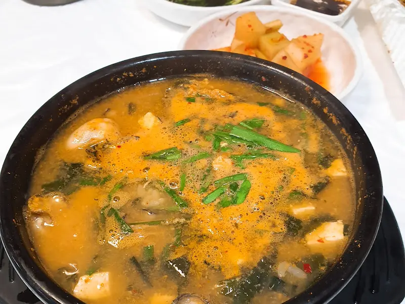 얼큰한 굴국밥