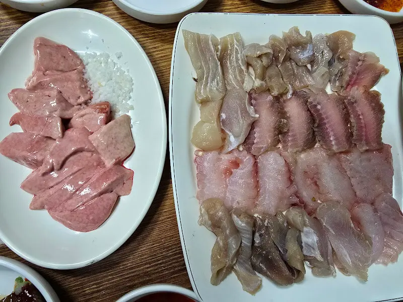 홍어회와 홍어 애의 아름다운 만남