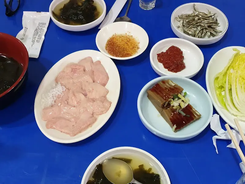 다채로운 곁들임 찬들의 향연