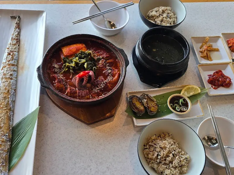 갈치구이, 갈치조림, 흑미밥, 밑반찬