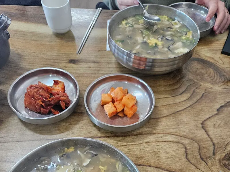 굴칼국수와 깍두기, 김치