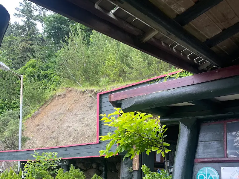 예림원 건물 뒤편