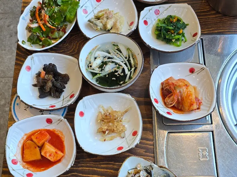 다양한 밑반찬들