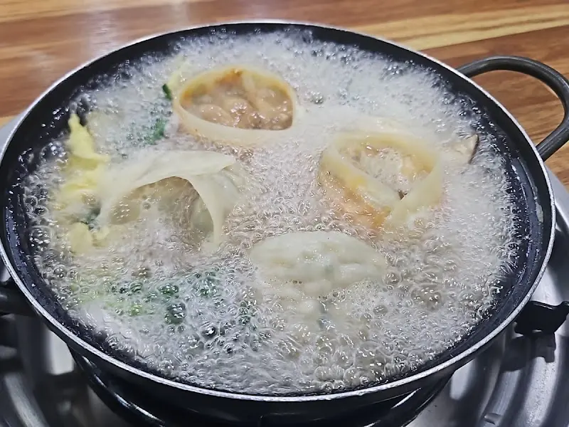 만두전골 끓는 모습