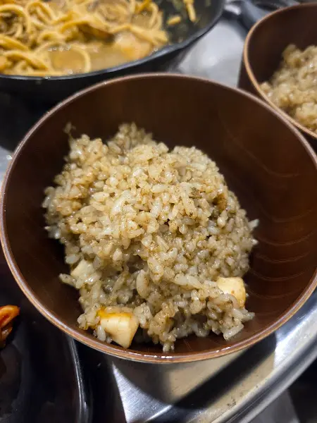 고소한 향이 솔솔 나는 전복솥밥