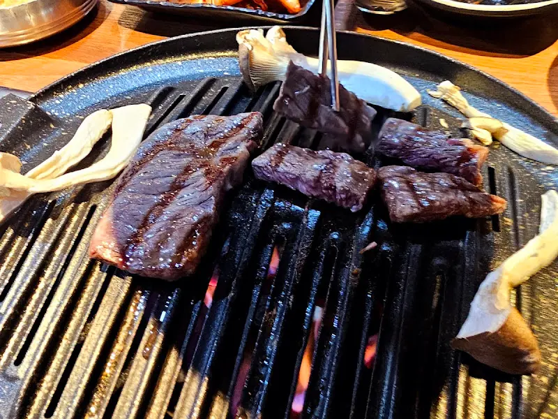 소반돼반 고기 굽는 모습