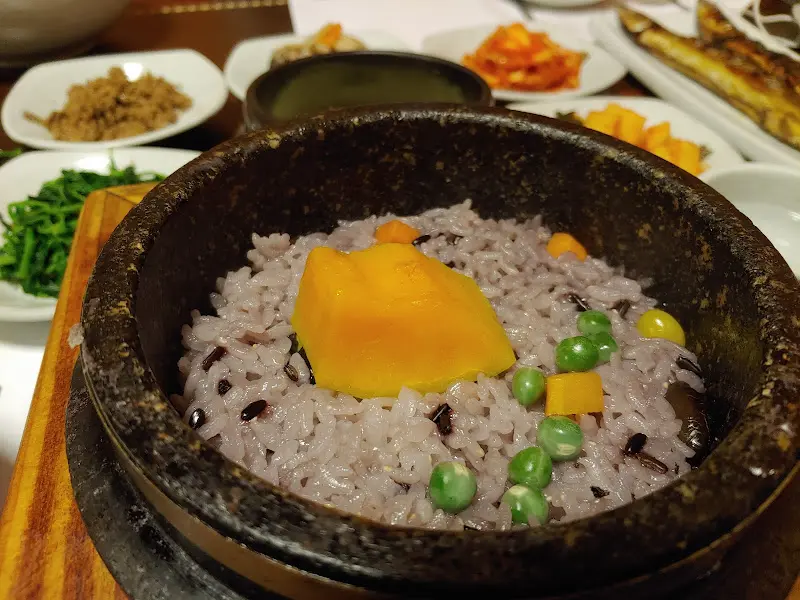 돌솥밥 근접 사진