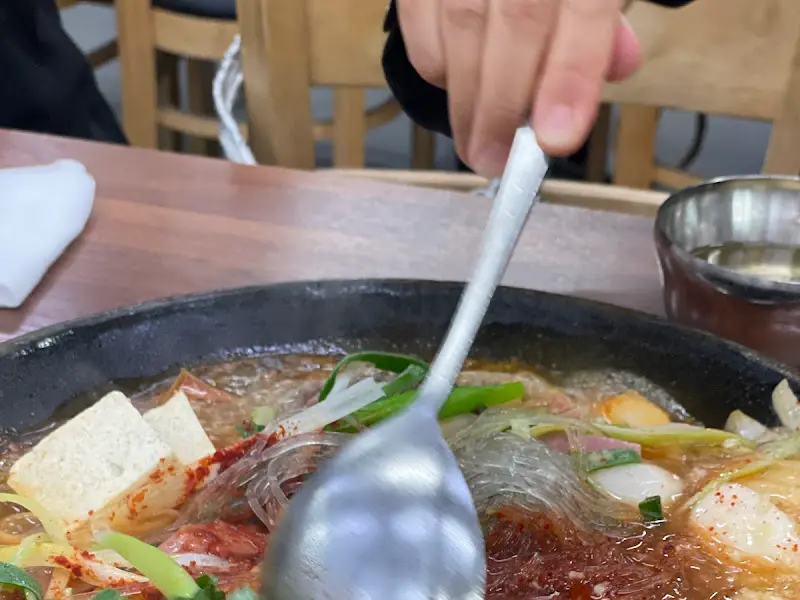 라면사리 건져올리기