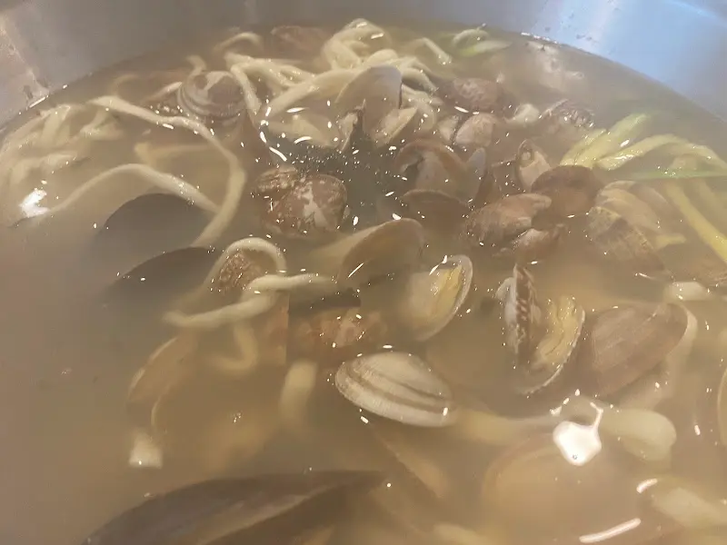 바지락 칼국수 근접샷