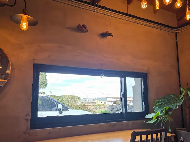 창밖 풍경이 보이는 르 바게트 내부