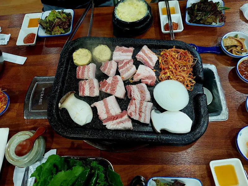 돌판 위 삼겹살