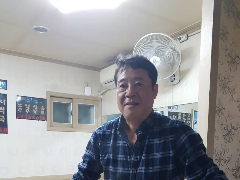 환하게 웃는 사장님