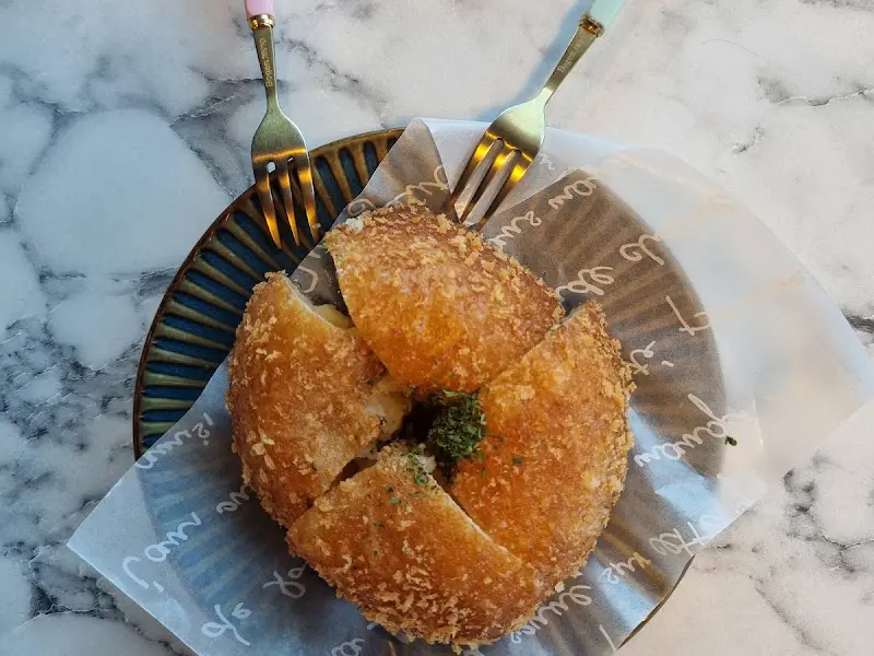 먹음직스러운 치즈 고로케