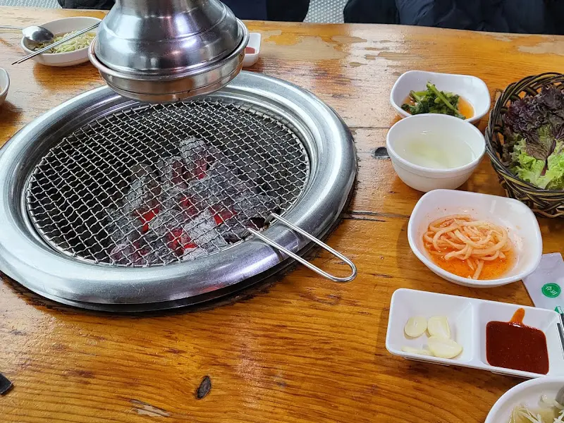 숯불과 밑반찬