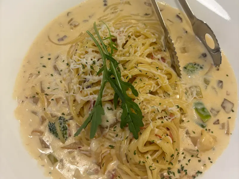 베이컨 크림 파스타의 섬세한 비주얼