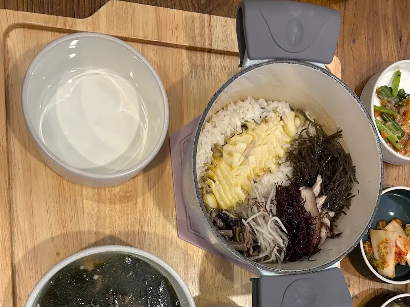 돌솥밥과 김칫국