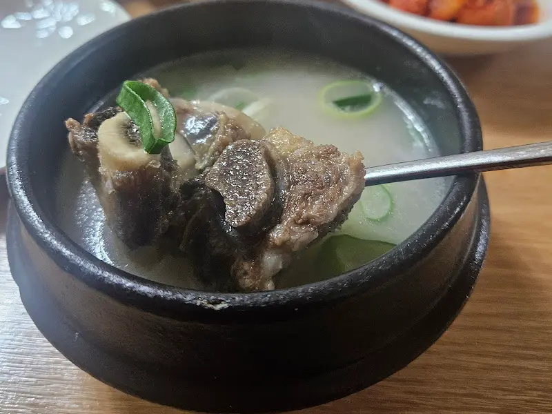 푸짐한 갈비탕