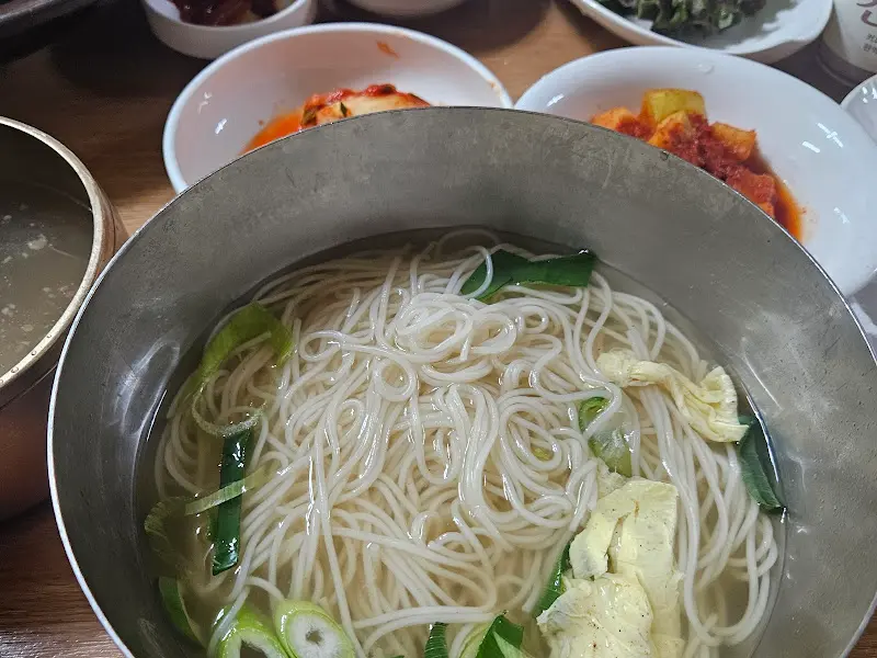 갈비탕에 말아먹는 소면