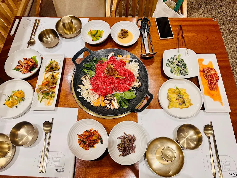 정갈하게 세팅된 테이블