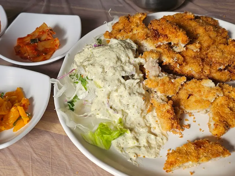 돈까스 한 상 차림