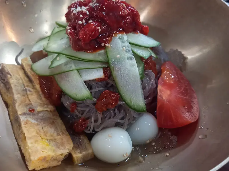 육회 비빔 냉면