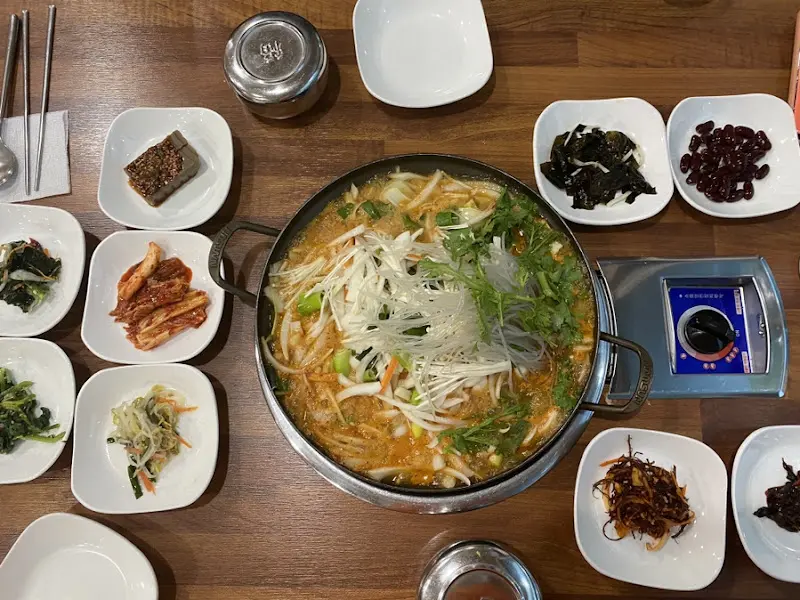 소찌개 한 상 차림