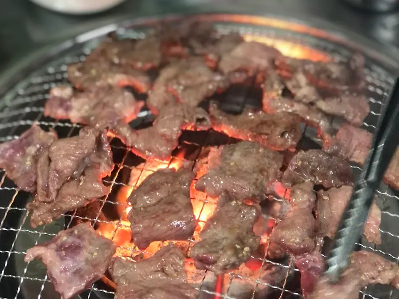 숯불 위에서 맛있게 익어가는 갈매기살