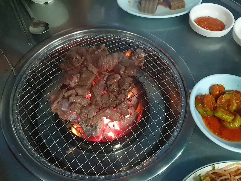 숯불의 화력으로 맛있게 익어가는 갈매기살