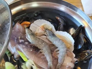 진천에서 만난 인생 해물칼국수, 갤러리 구경은 덤! 충북 맛집 인정