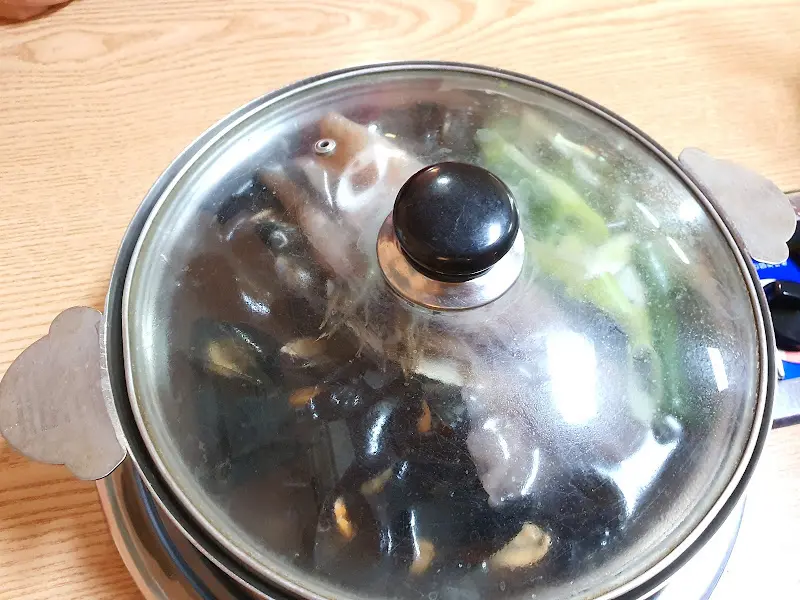 해물칼국수 끓는 모습