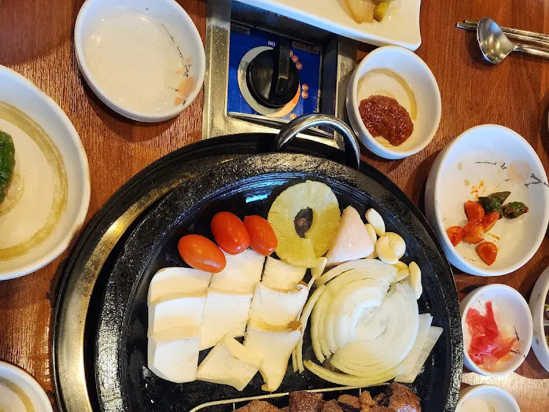 돌판 위 구워지는 갈비살