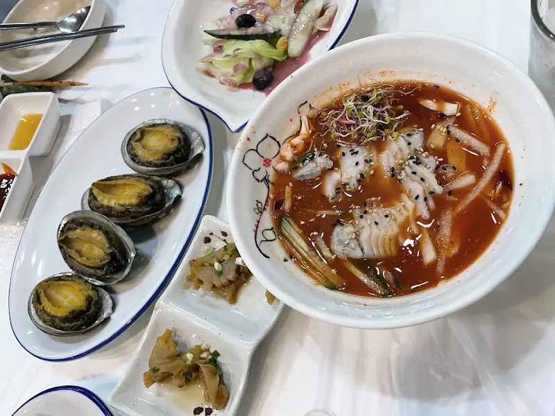 전복 물회 클로즈업 사진