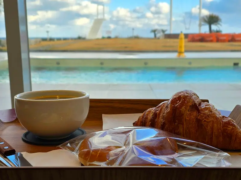 크로아상과 단팥빵, 아메리카노