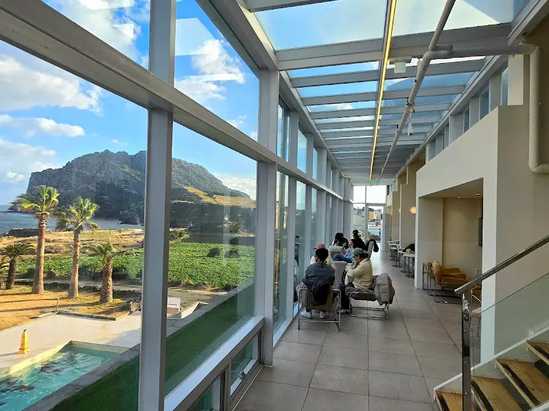 창밖으로 보이는 성산일출봉