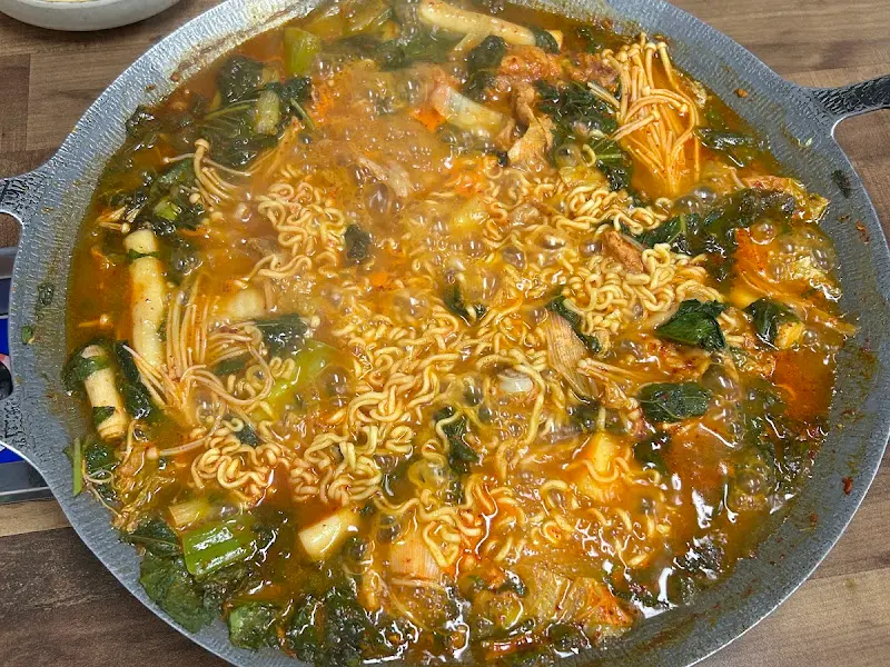 라면 사리를 추가한 물닭갈비