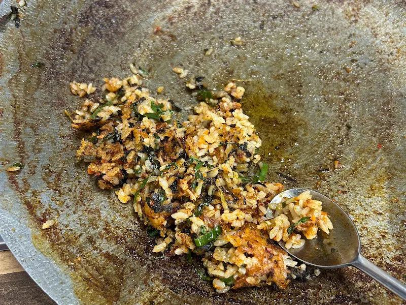 누룽지가 예술인 볶음밥