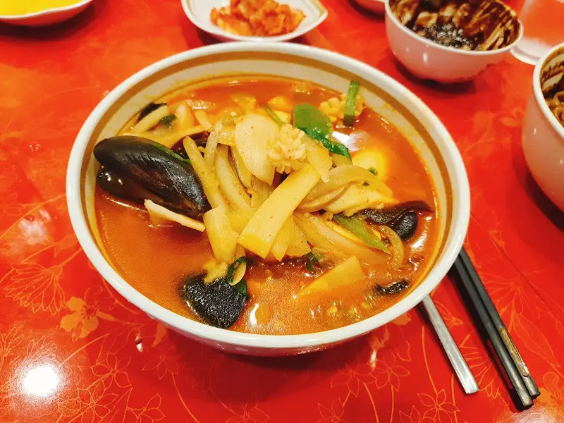 해산물이 듬뿍 들어간 매운 짬뽕